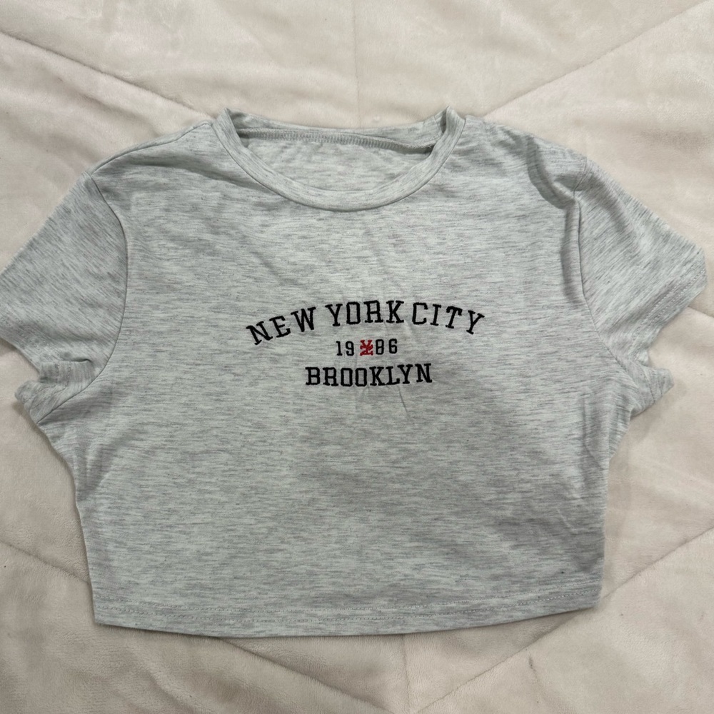SHEIN Gray Short Sleeve Tee Casual Crew Neck Cropped Small Looks Amazing On!